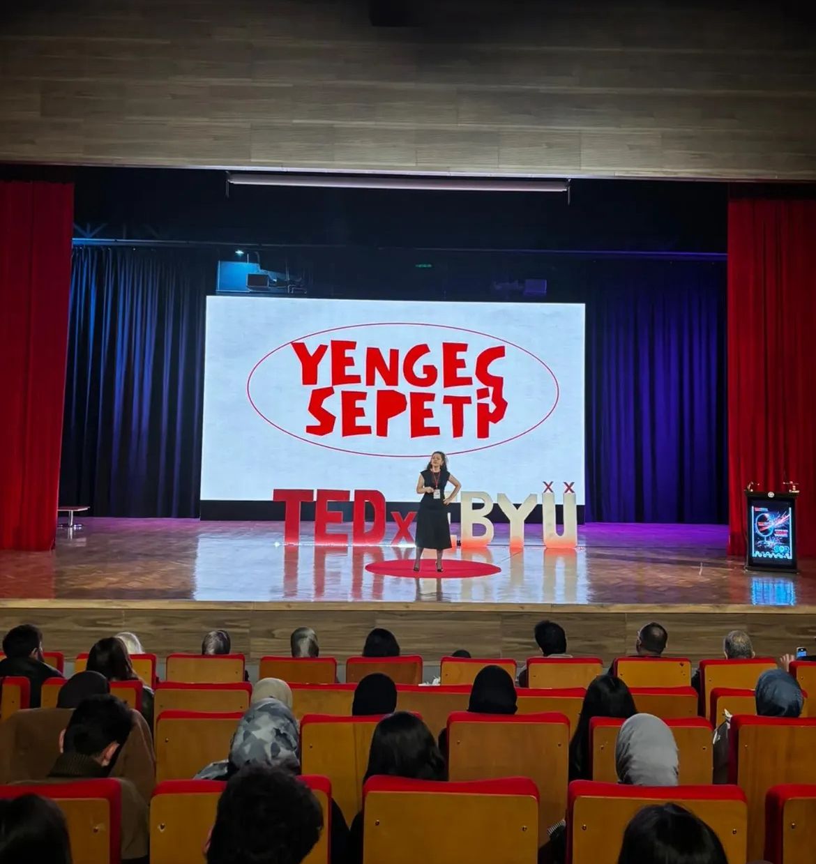 Bengü Karakurt TEDxEBYÜ Plaketi